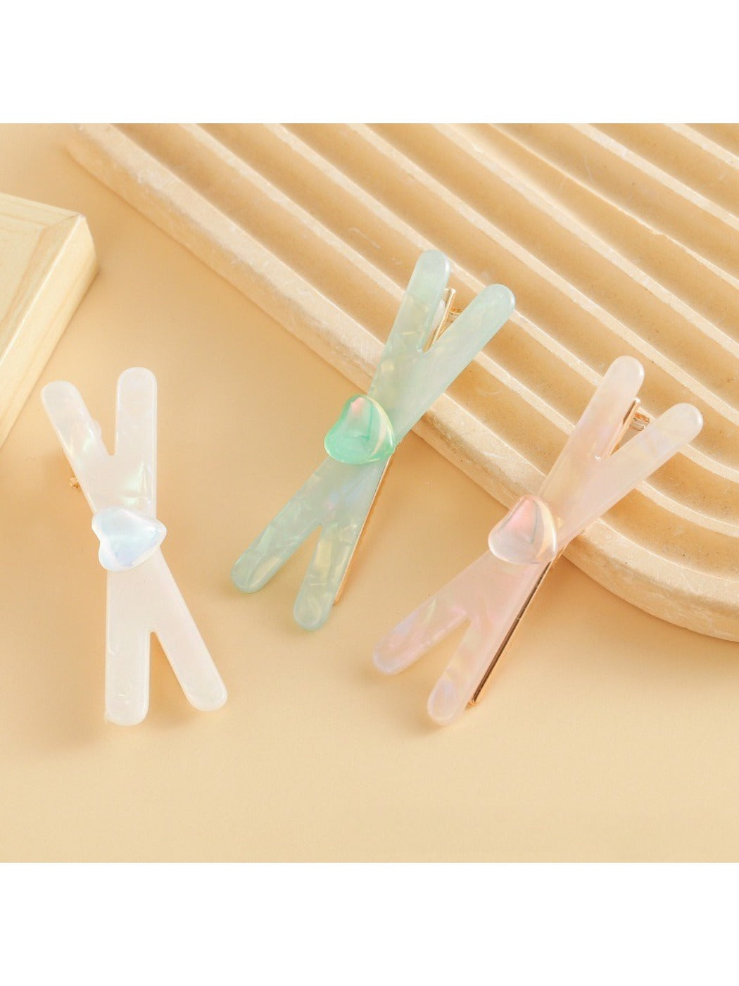 Beau - Chic Crisscross Hair Clip