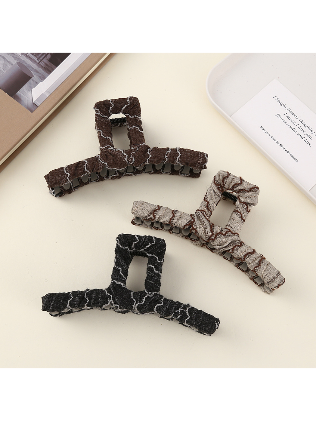 Beau - Large Line Detail Geometric Claw Clip