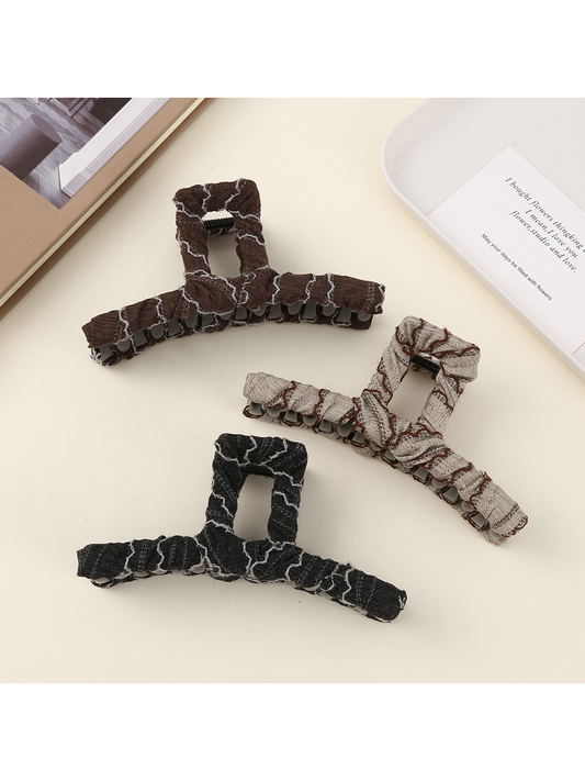 Beau - Large Line Detail Geometric Claw Clip
