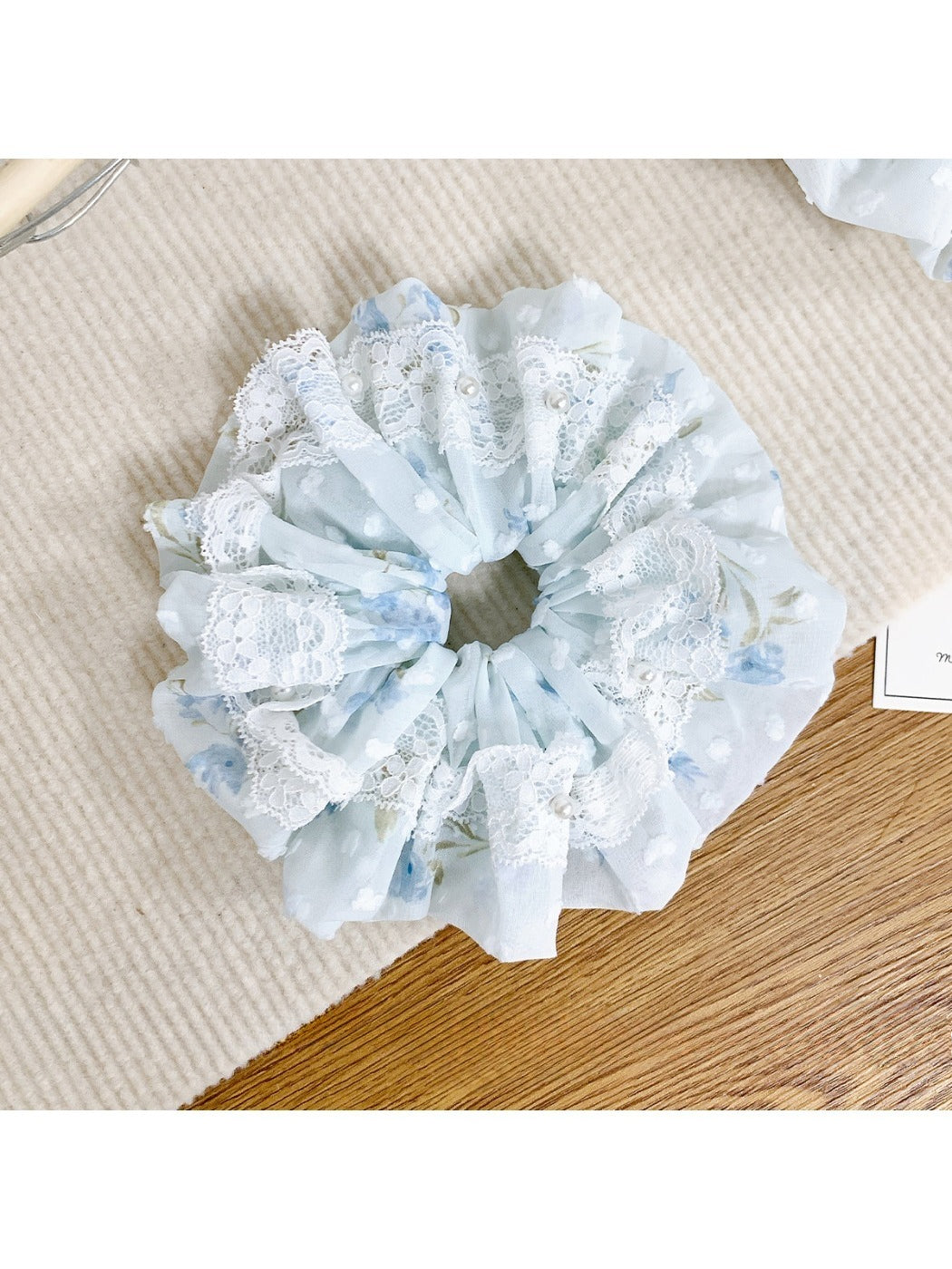 Gifty - Floral Lace Hair Loop