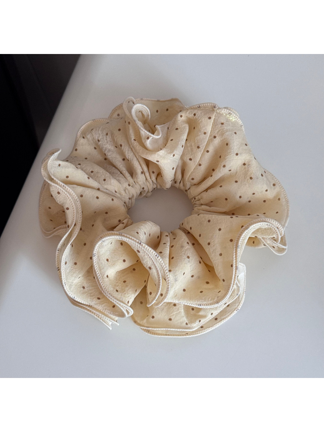 Gifty - Polka Dot Ruffle Trim Fabric Scrunchie