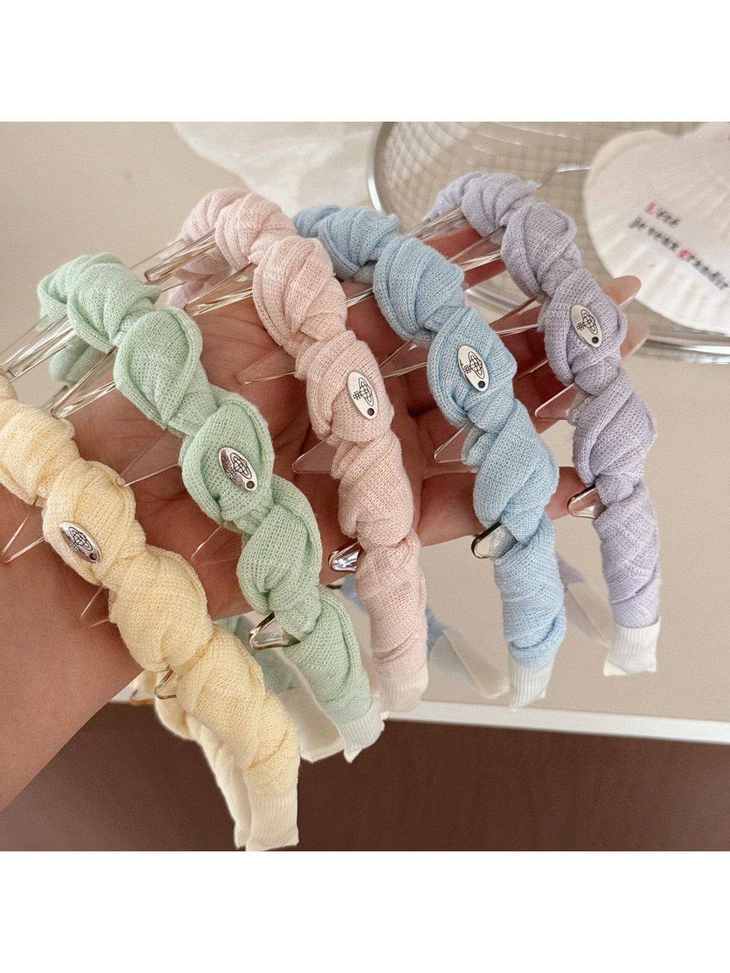 Gifty - Textured Toothed Curved Wrapped Headband