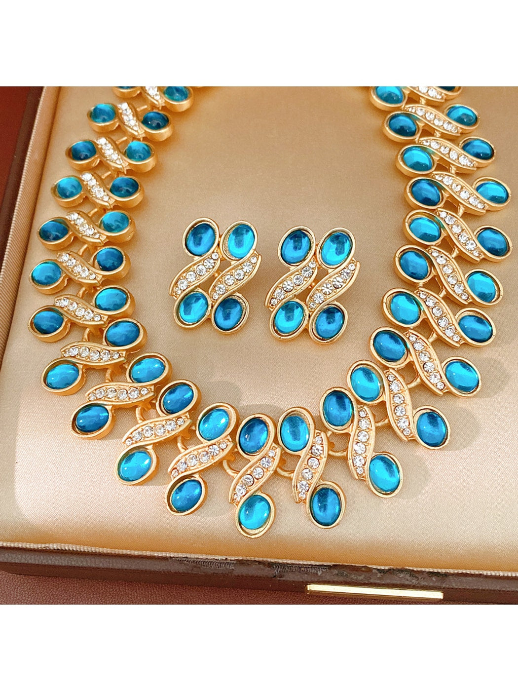 Nozari - Vintage Oval Rhinestone Necklace and Earrings