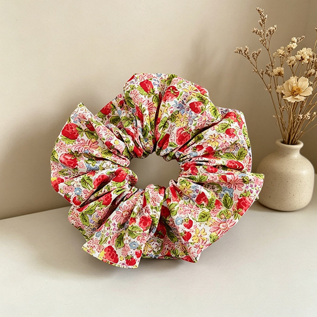Gifty - Red Floral Print Polyester Scrunchie