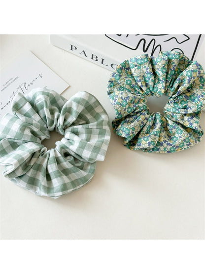 Gifty - Floral Checkered Hair Scrunchie