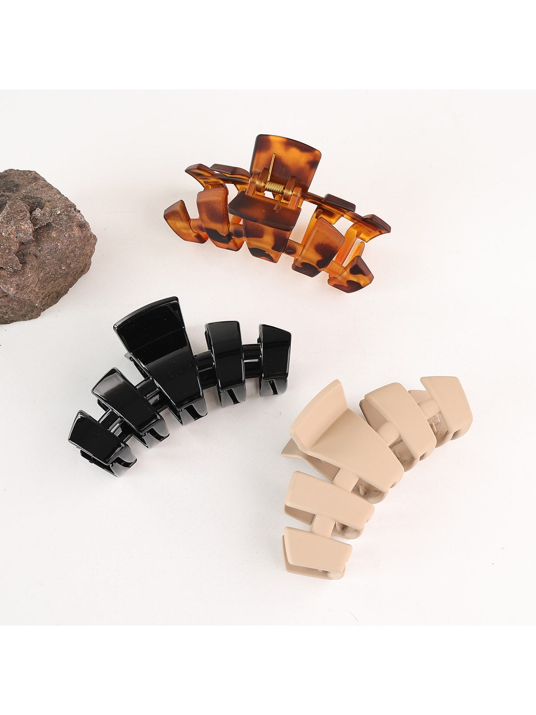 Beau - Simple Matte Finish Plastic Claw Clip