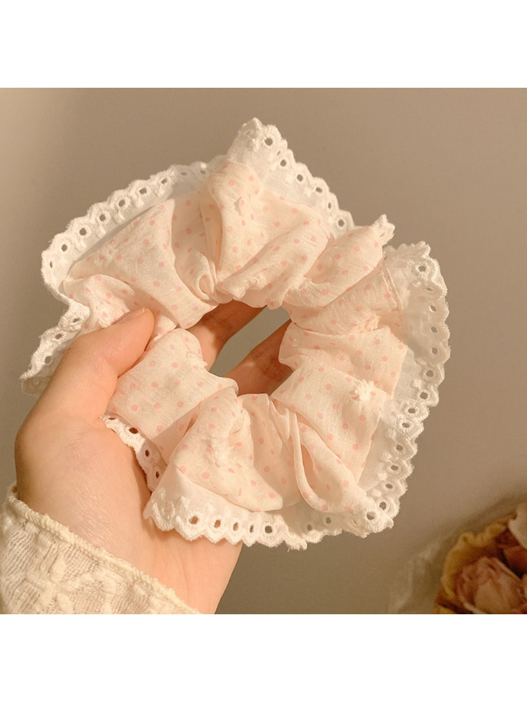 Gifty - Polka Dot Lace Trim Scrunchie
