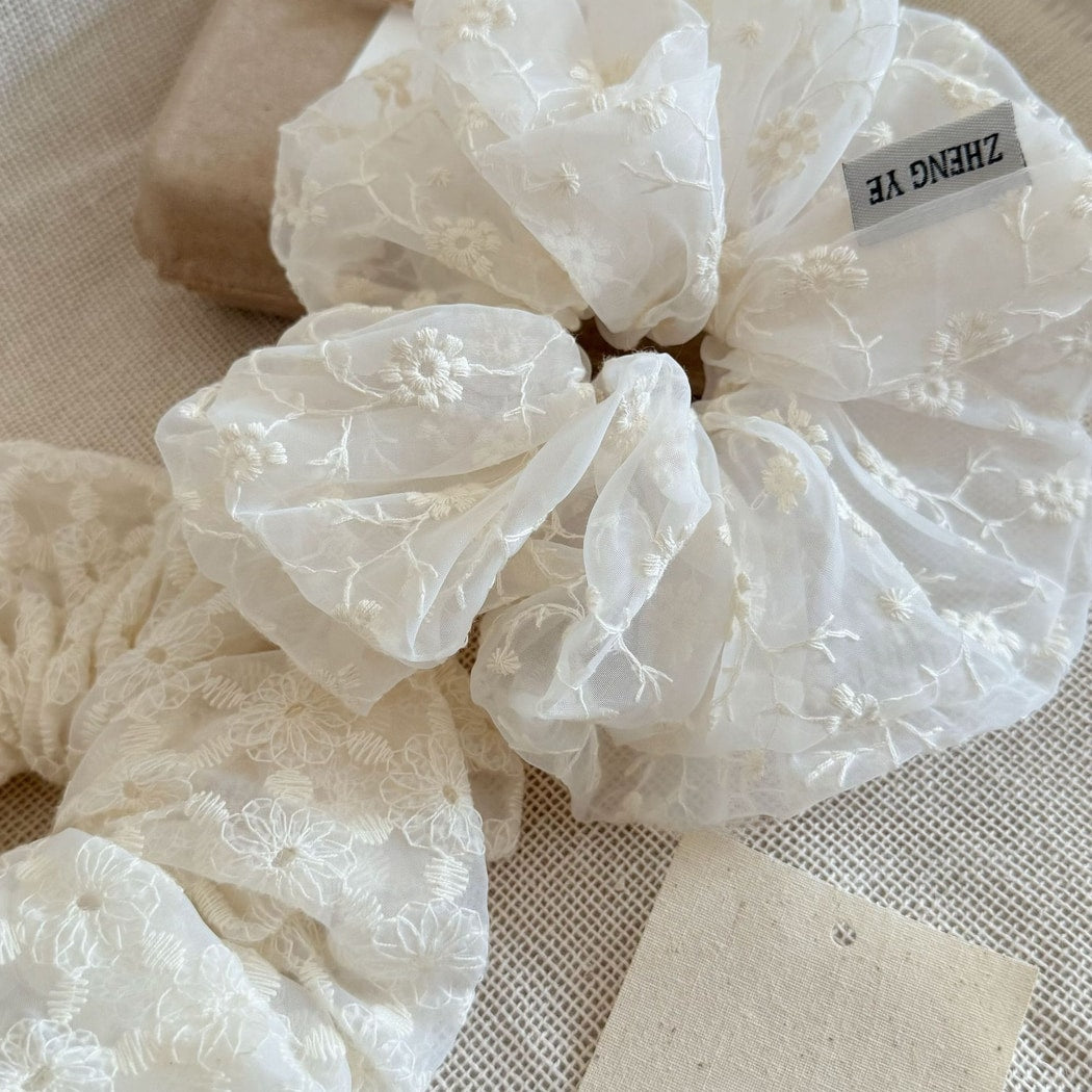 Gifty - Floral Lace Ponytail and Bun Scrunchie
