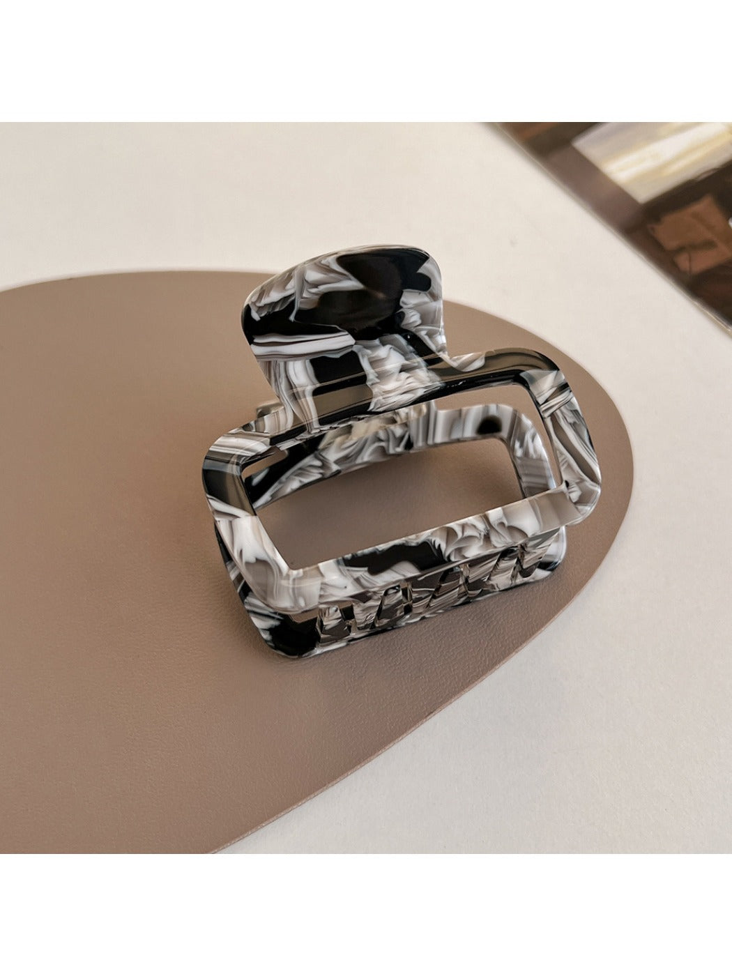 Beau - Square-Shaped Openwork Hair Clip
