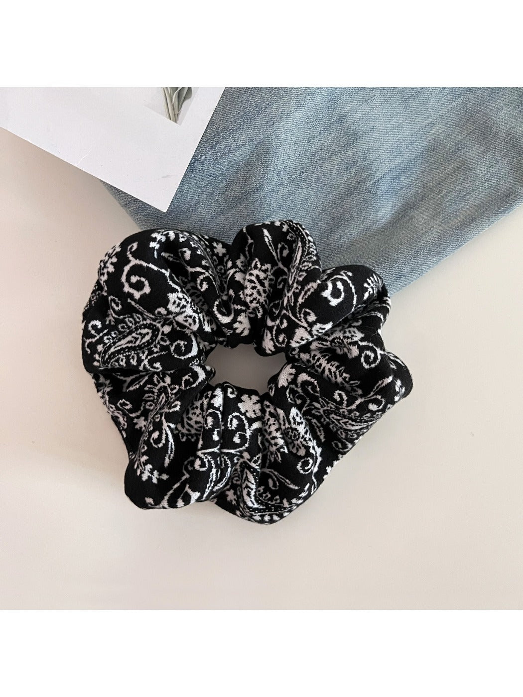 Gifty - Vintage Paisley Pattern Scrunchie Hair Hoop