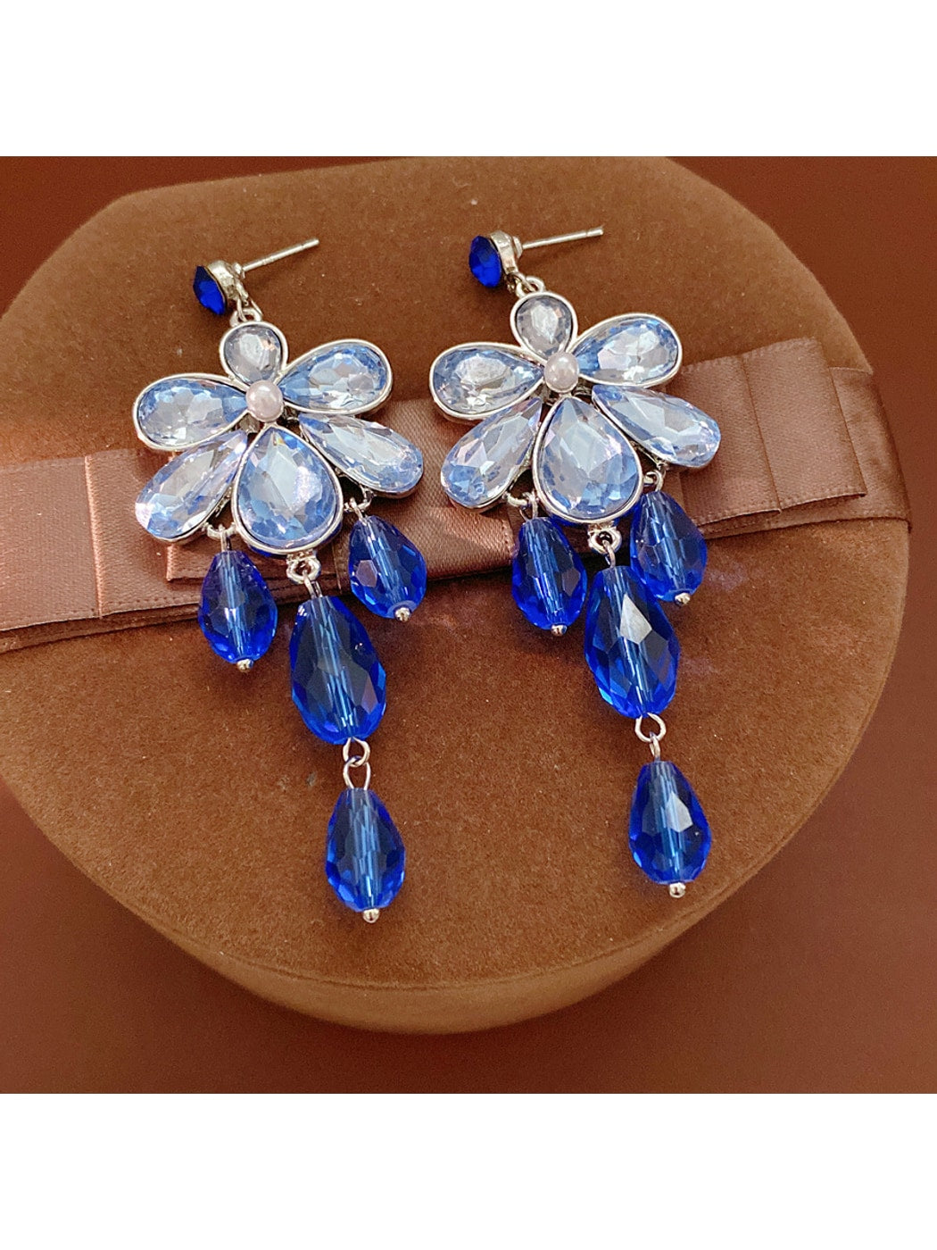 Earedge - Vintage Teardrop Floral Dangle Earrings