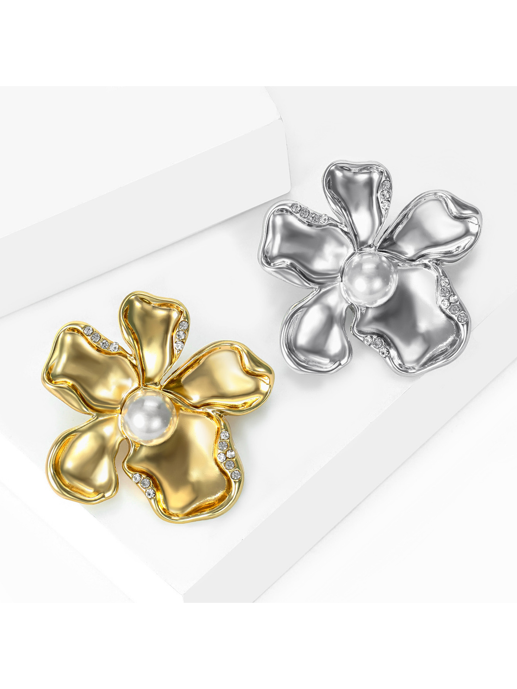 Brovia - Smooth Flower Detail Alloy Brooch Pin