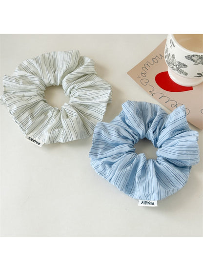 Gifty - Trendy Blue and White Striped Scrunchie