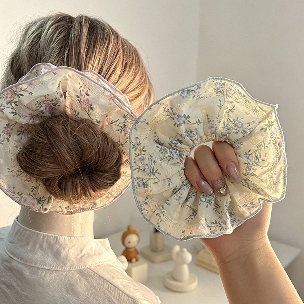 Gifty - Muted Floral Print Double Layer Scrunchie