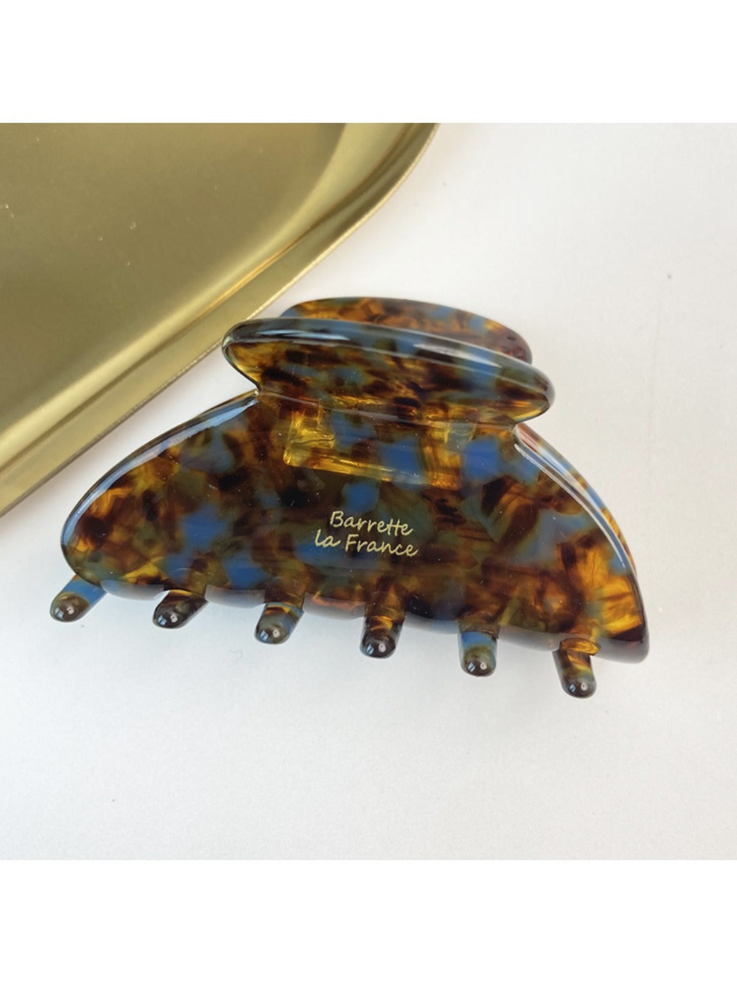 Beau - Ripple-Shaped Shark Clip