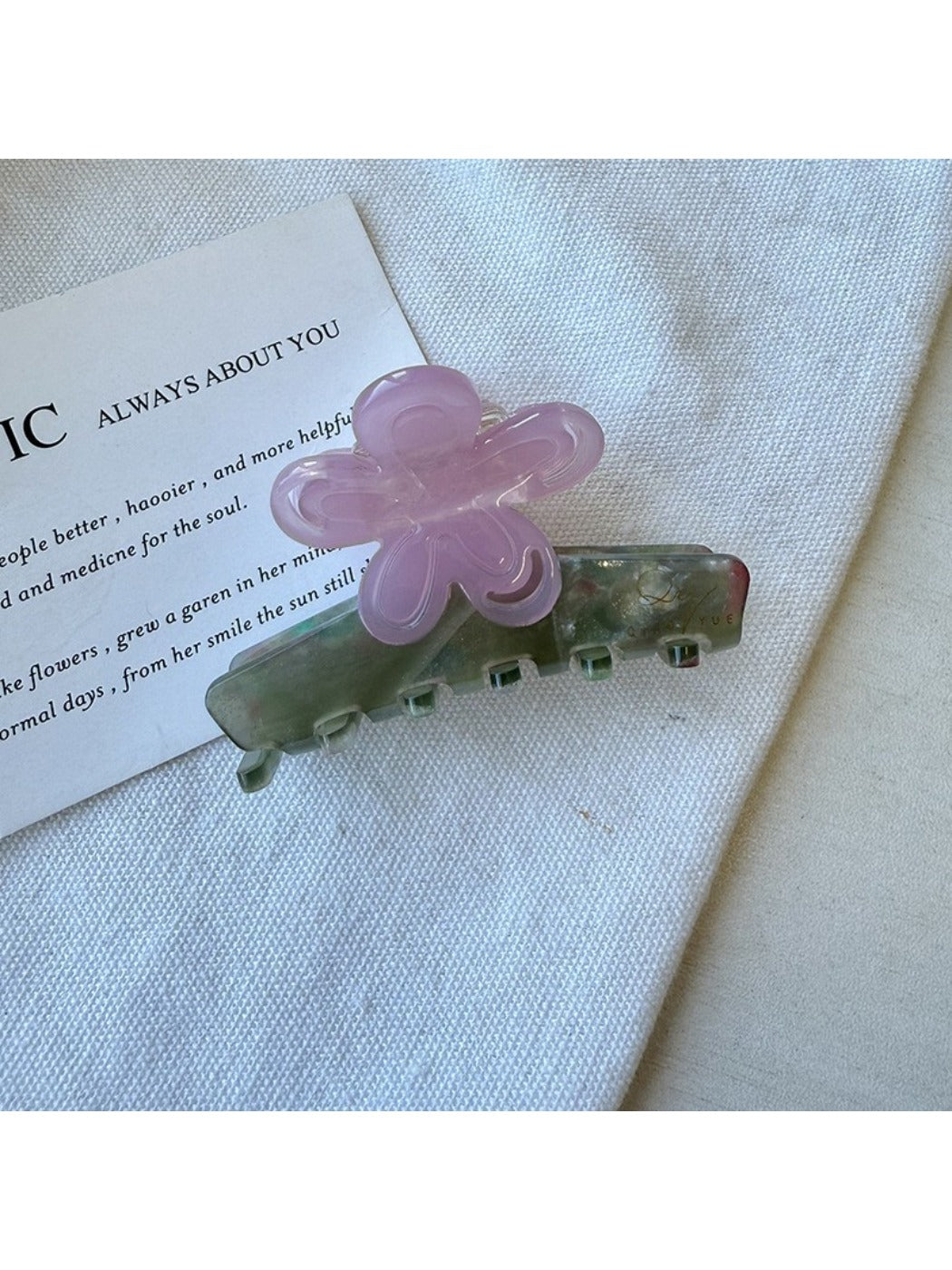 Beau - Minimally Designed Floral Acetate Hair Clip