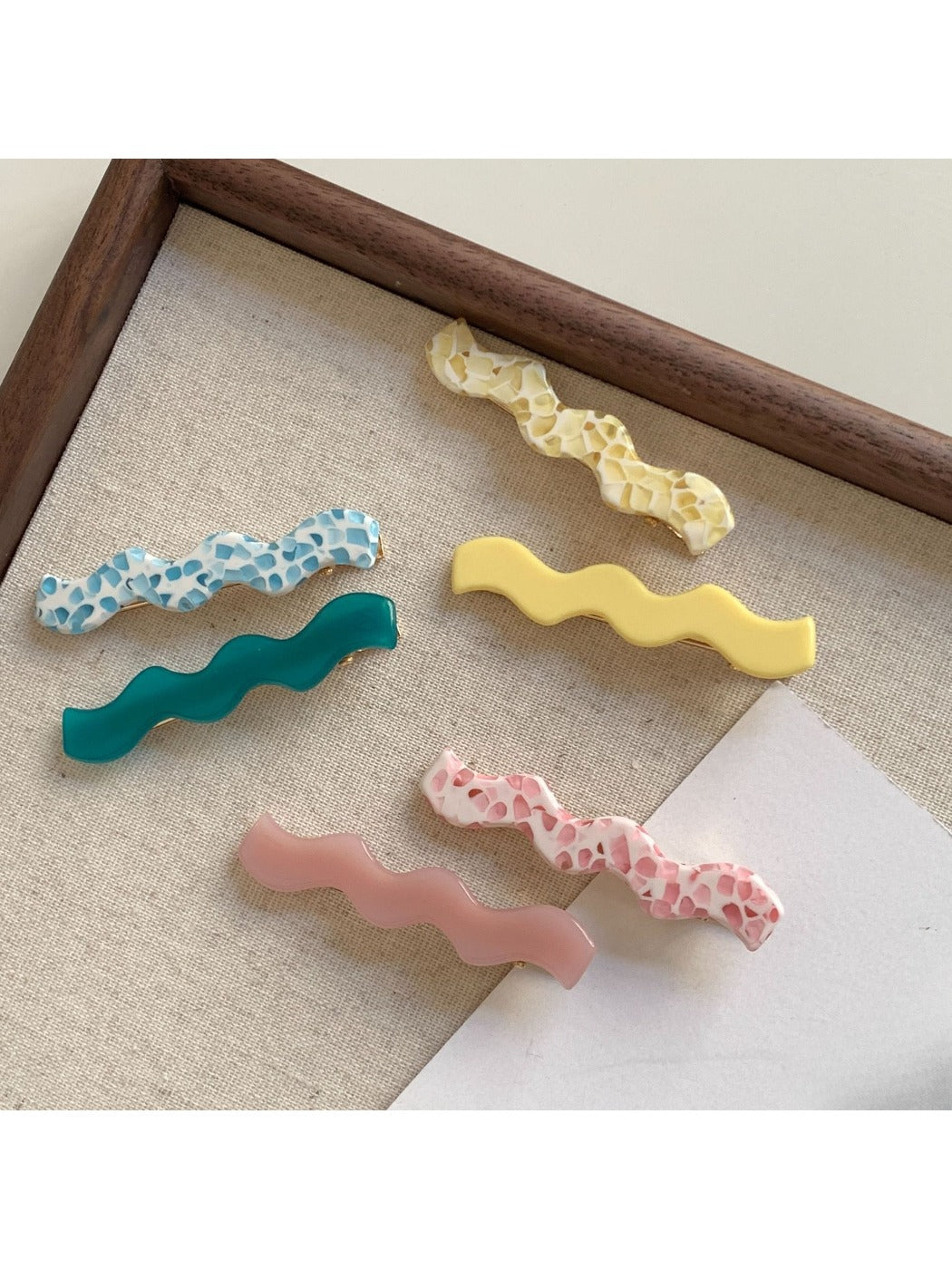 Beau - Simple Wavy Acetate Hair Clip