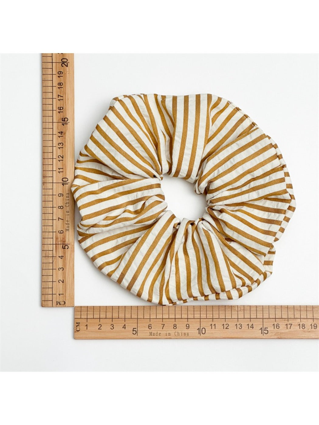 Gifty - Trendy Striped Fabric Scrunchie