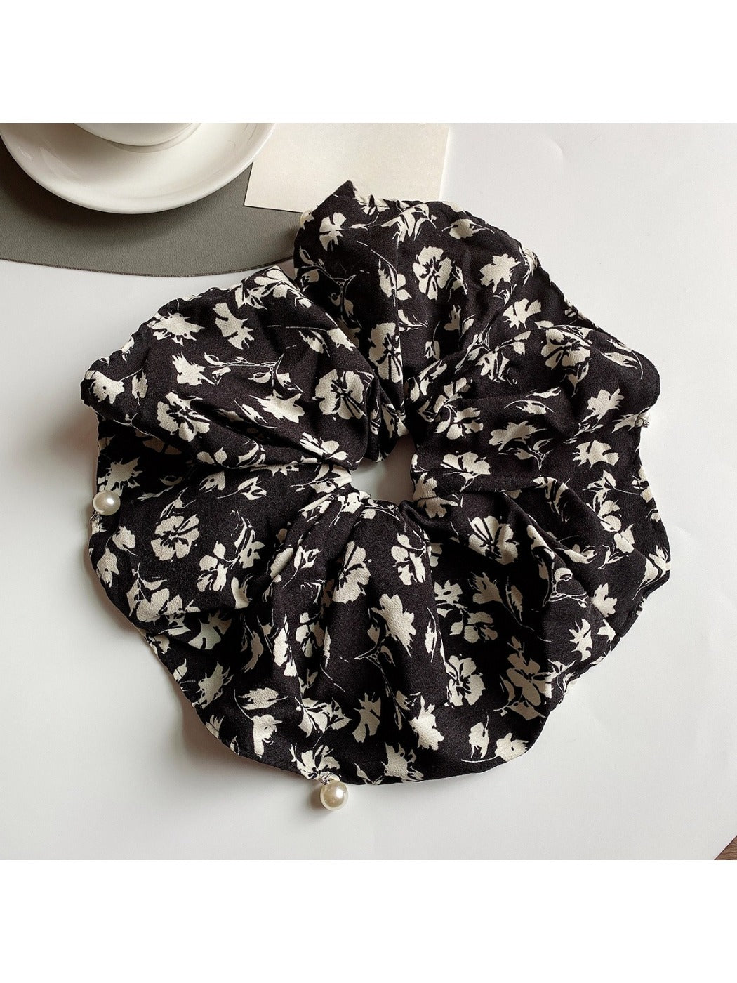 Gifty - Dark Floral Pattern Scrunchie