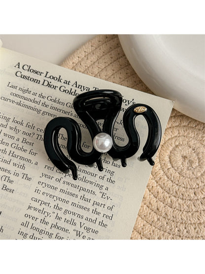 Beau - M-Shaped Acetate Letter Detail Claw Clip