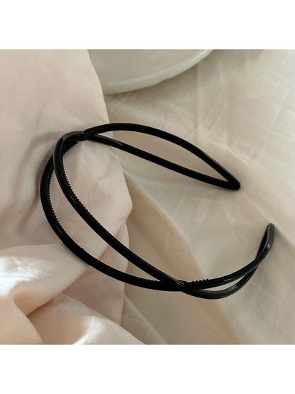 Gifty acrylic headband worn on model with short hair, showcasing fit and style