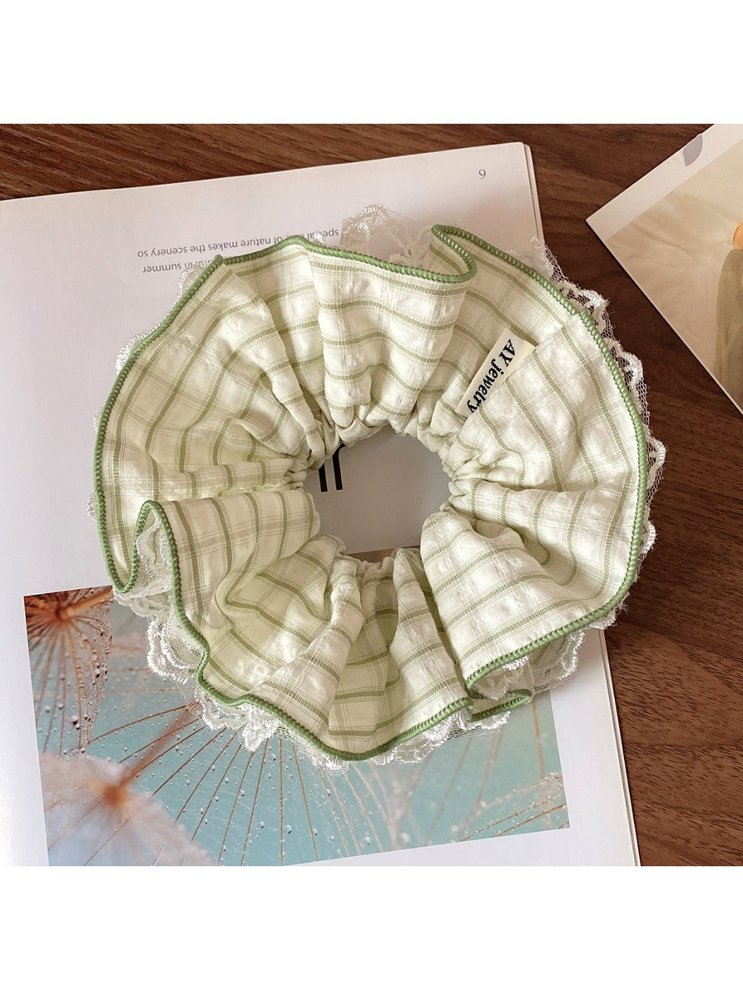 Gifty - Gingham Lace Trim Scrunchie