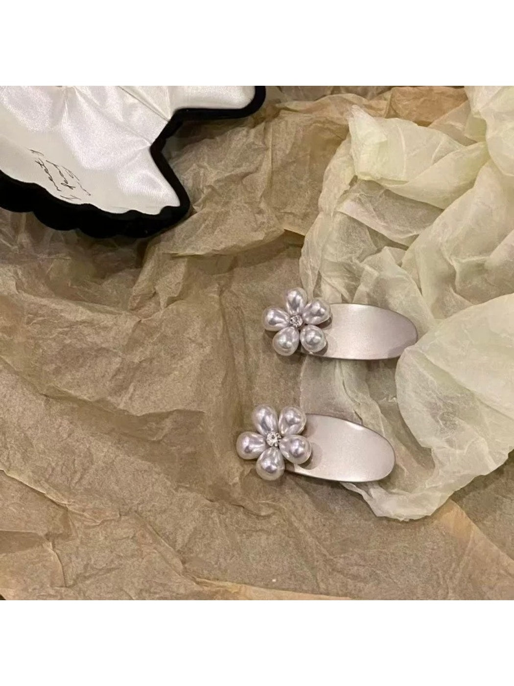 Beau - Geometric Floral Detail Alloy Hair Clip