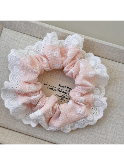 Gifty - Sweet Lace Edge Scrunchie