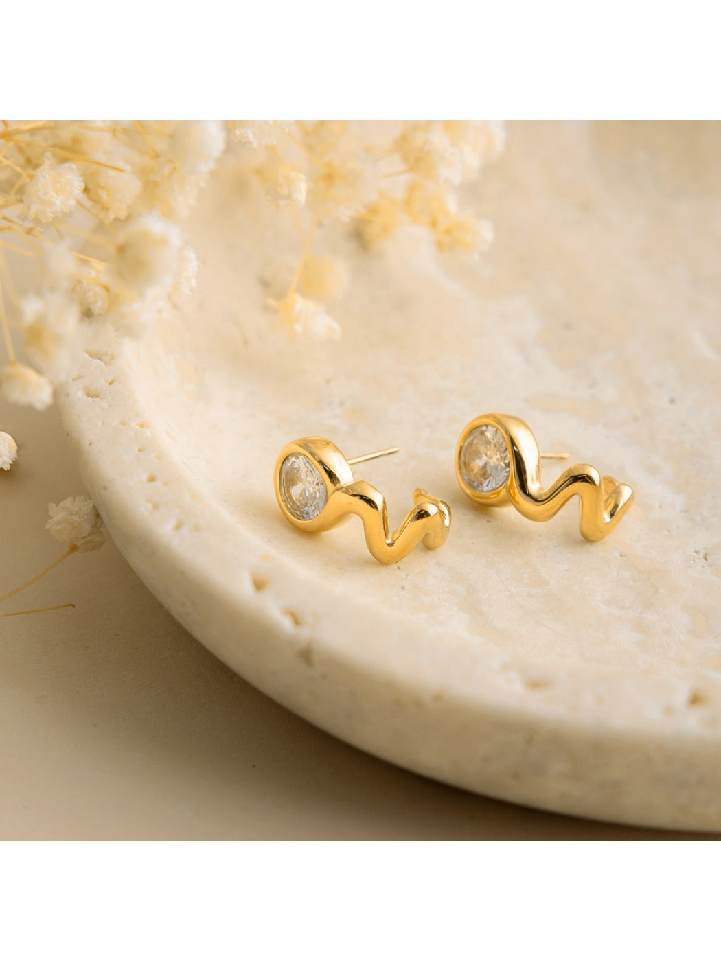 Earedge - Elegant Wavy Line Earrings