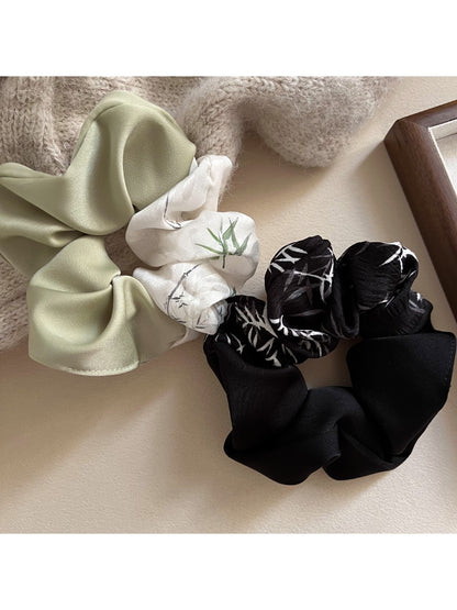 Gifty - Bamboo Print Satin Scrunchie