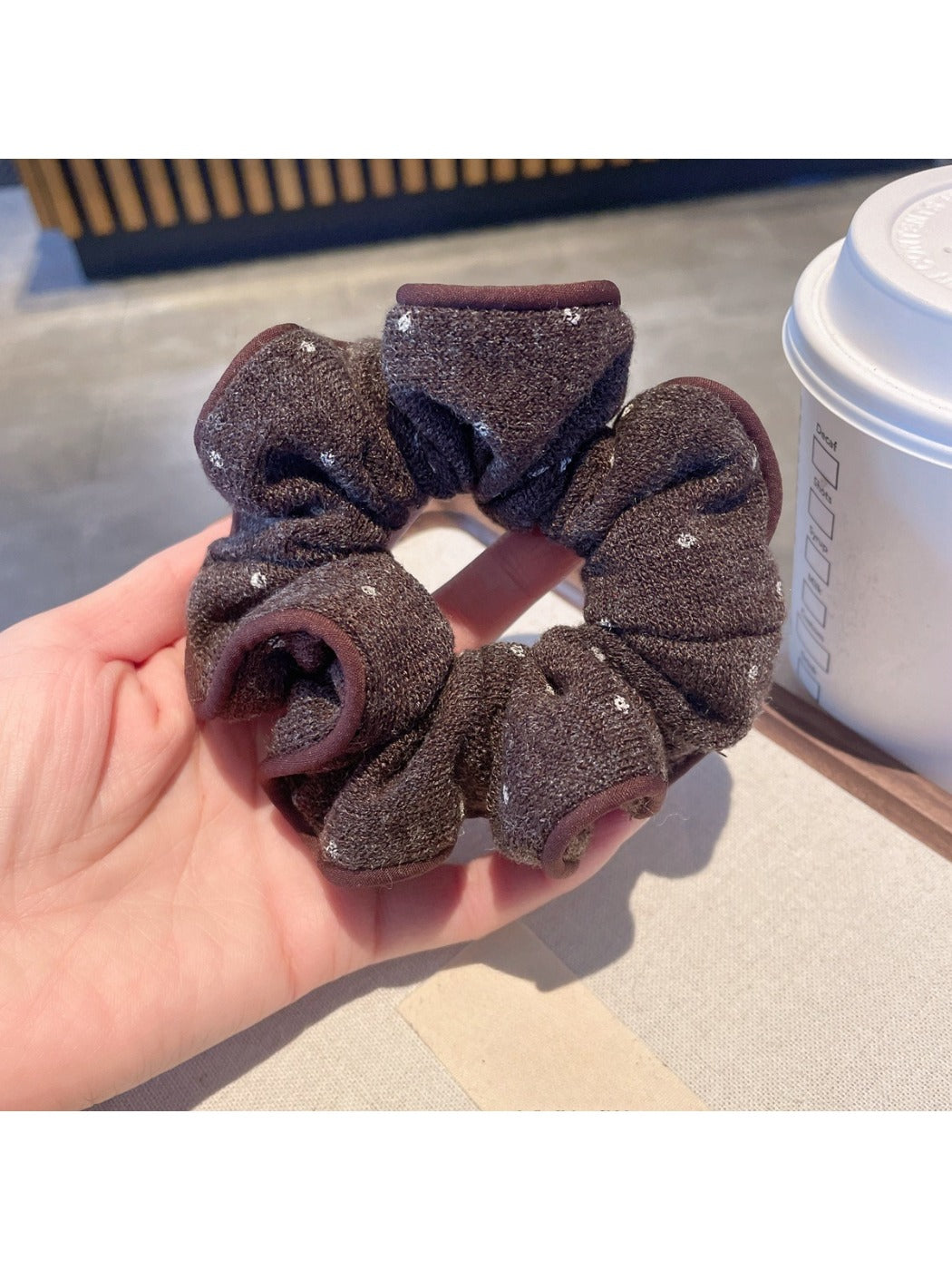Gifty - Vintage Polka Dot Scrunchie