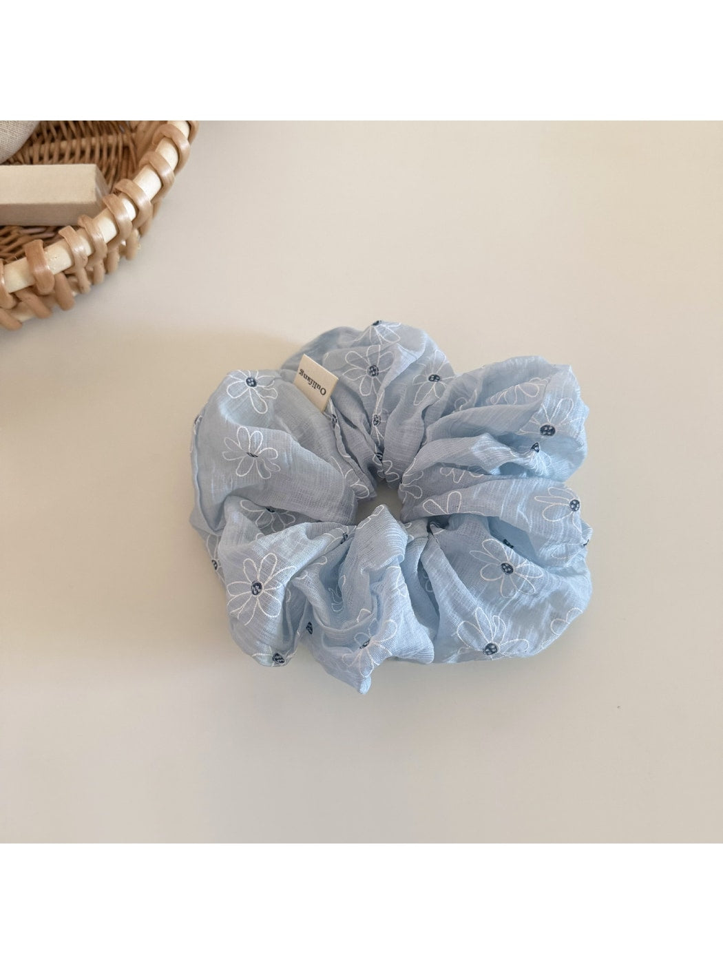 Gifty - Textured Daisy Pattern Polyester Scrunchie