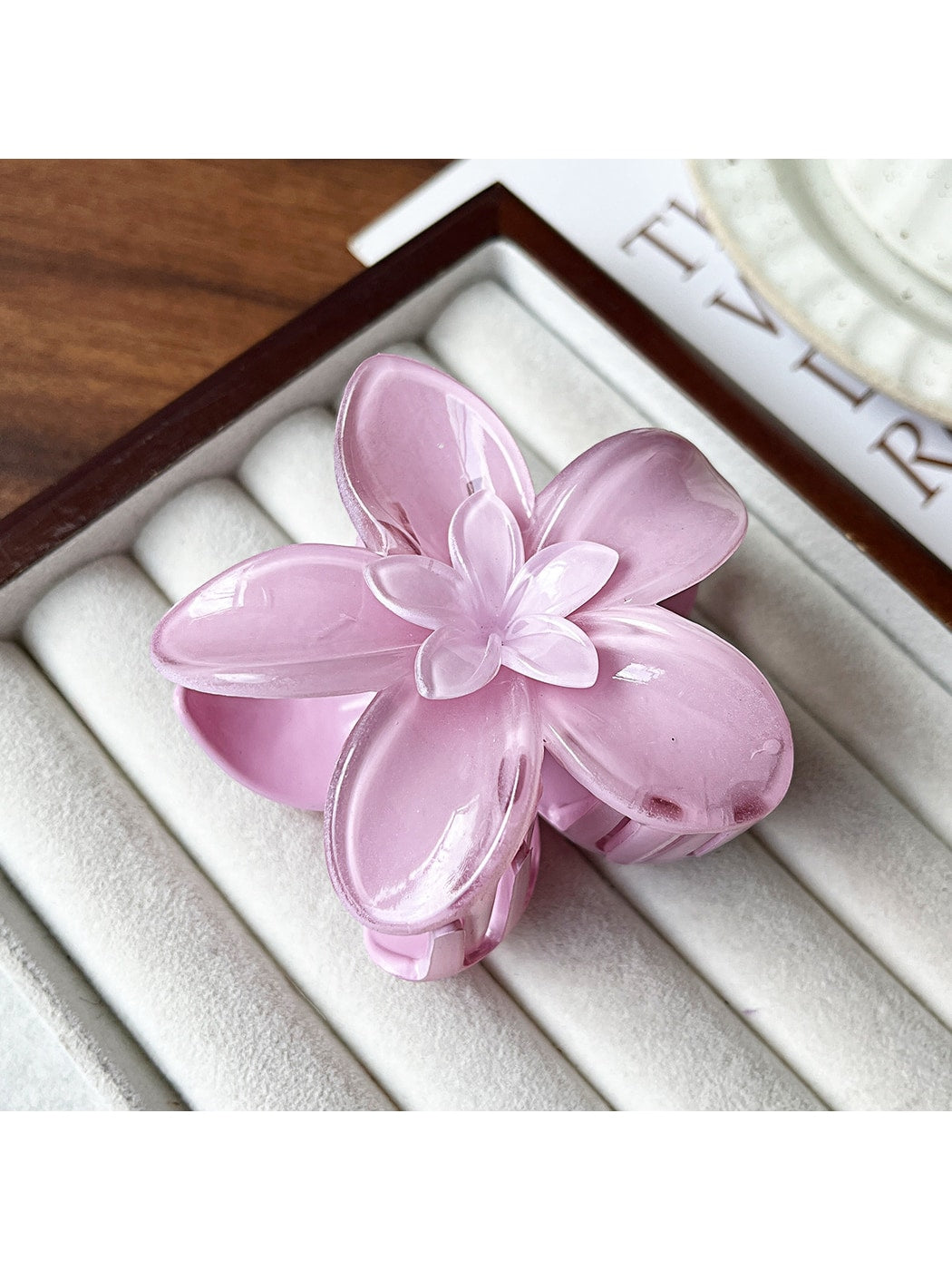 Beau - Glossy Flower Shape Plastic Alloy Claw Clip