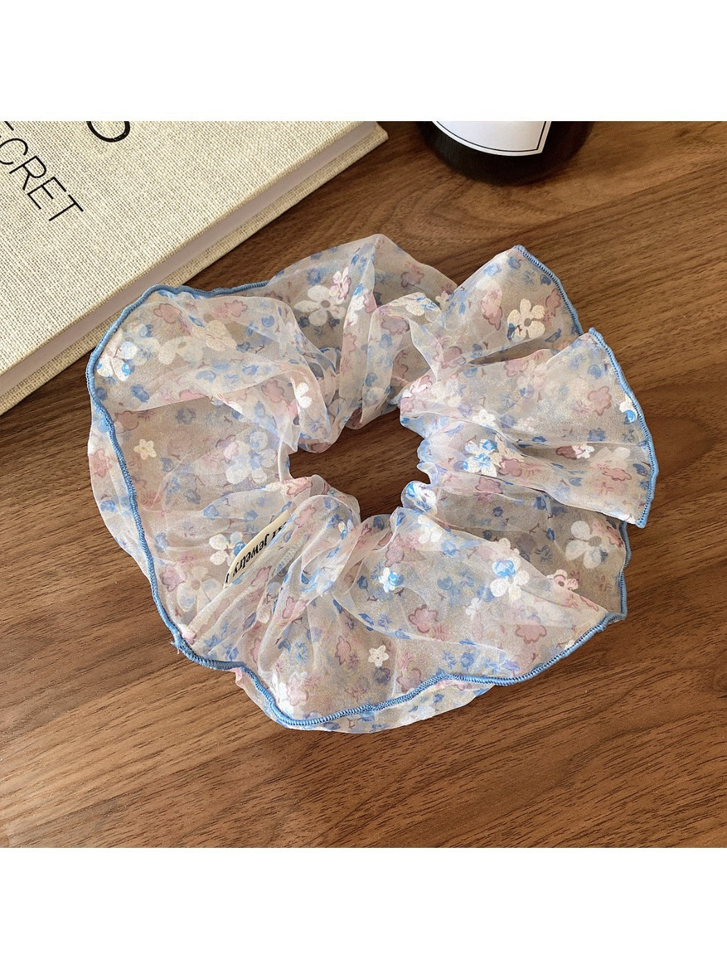 Gifty - Puffed Seersucker Floral Scrunchie