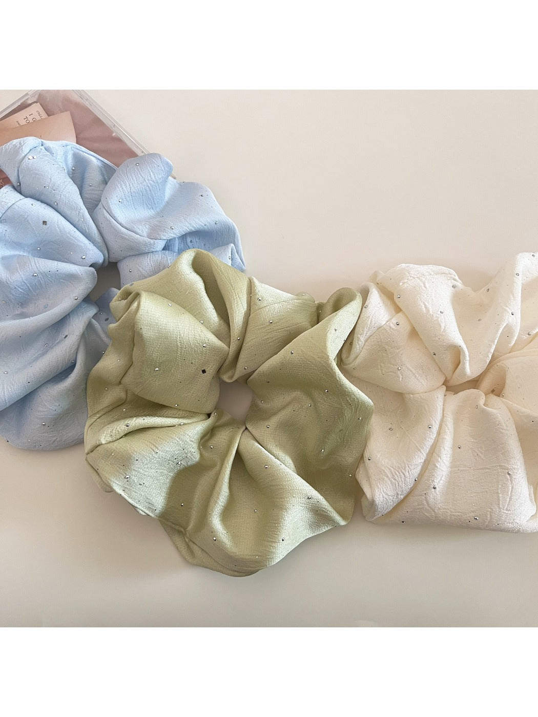 Gifty - Versatile Solid Color Satin Scrunchie