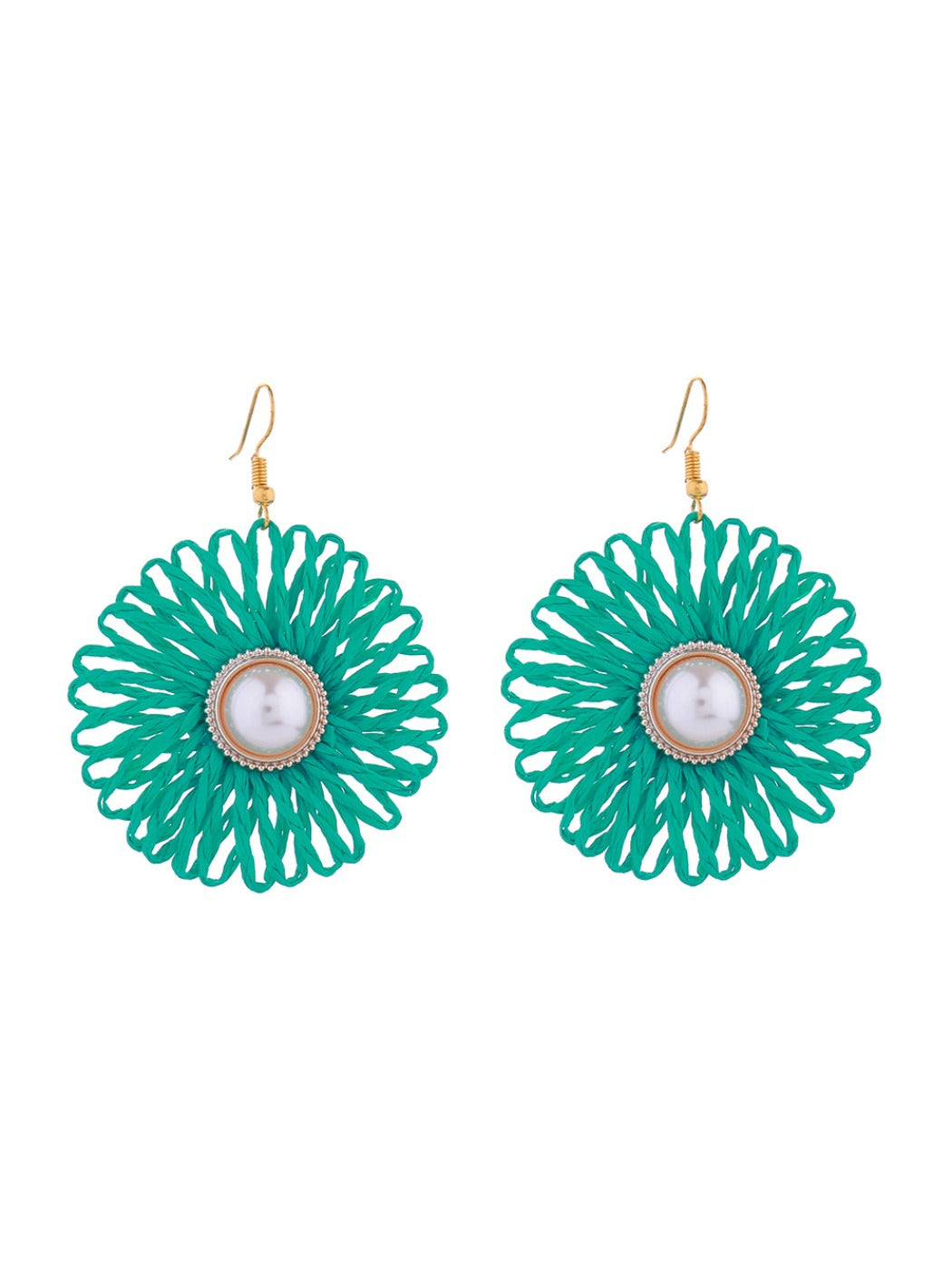 Model wearing Earedge raffia woven flower-shaped earrings with casual outfit