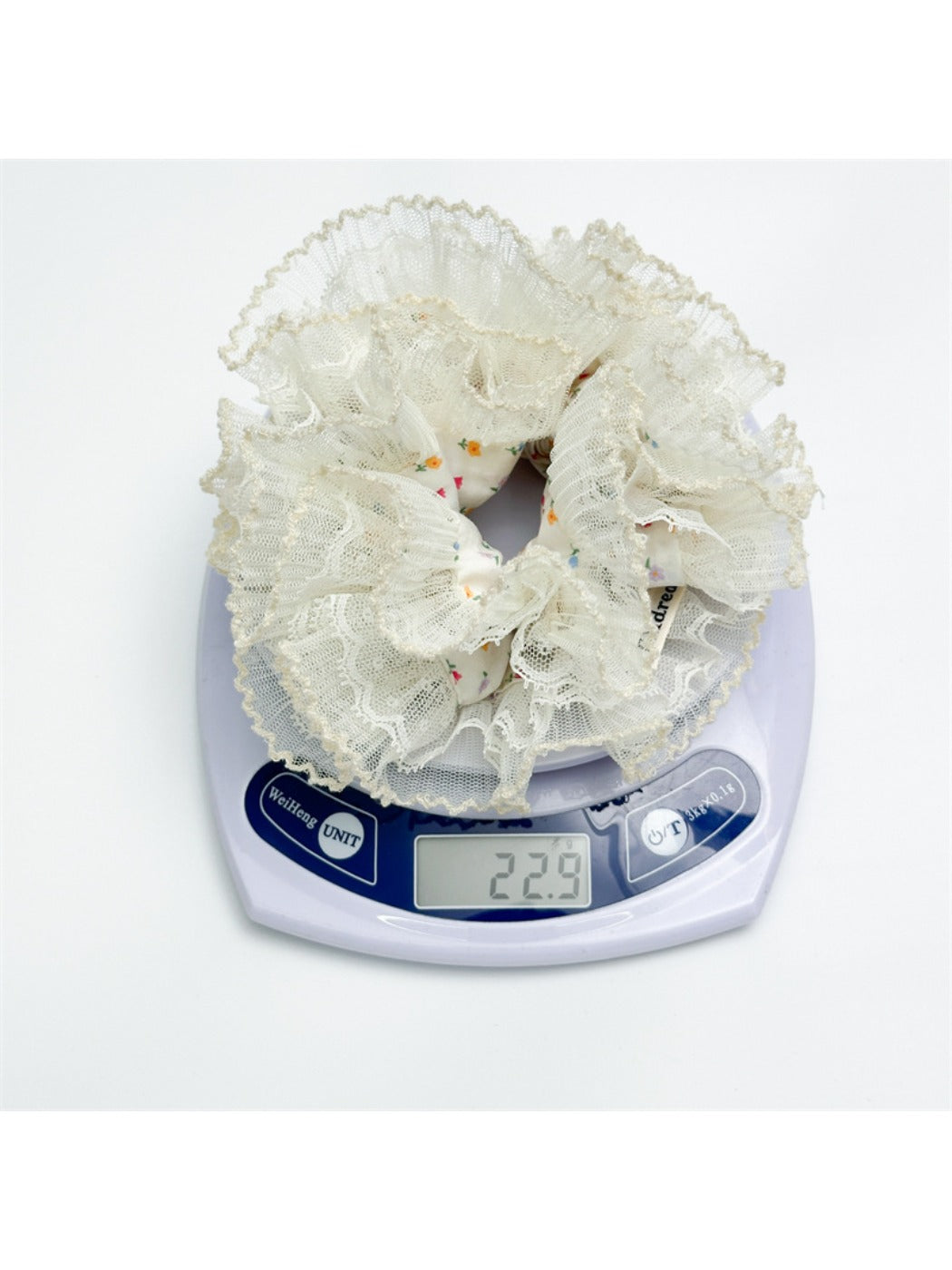 Gifty - Chic Floral Print Ruffled Lace Scrunchie