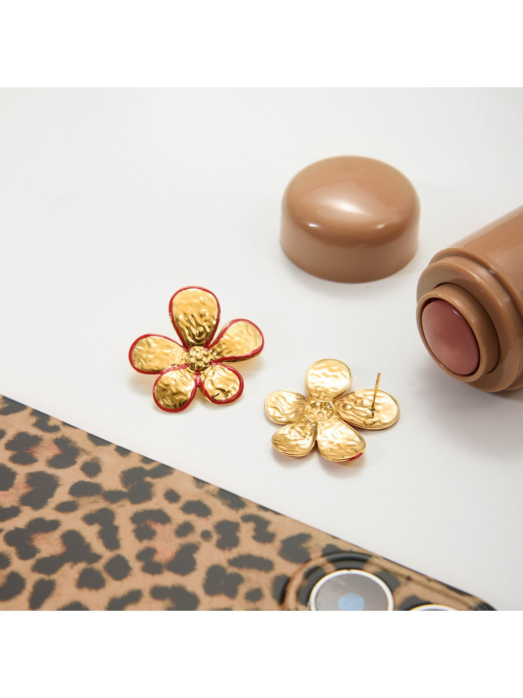 Earedge - Dainty Floral Stud Earrings