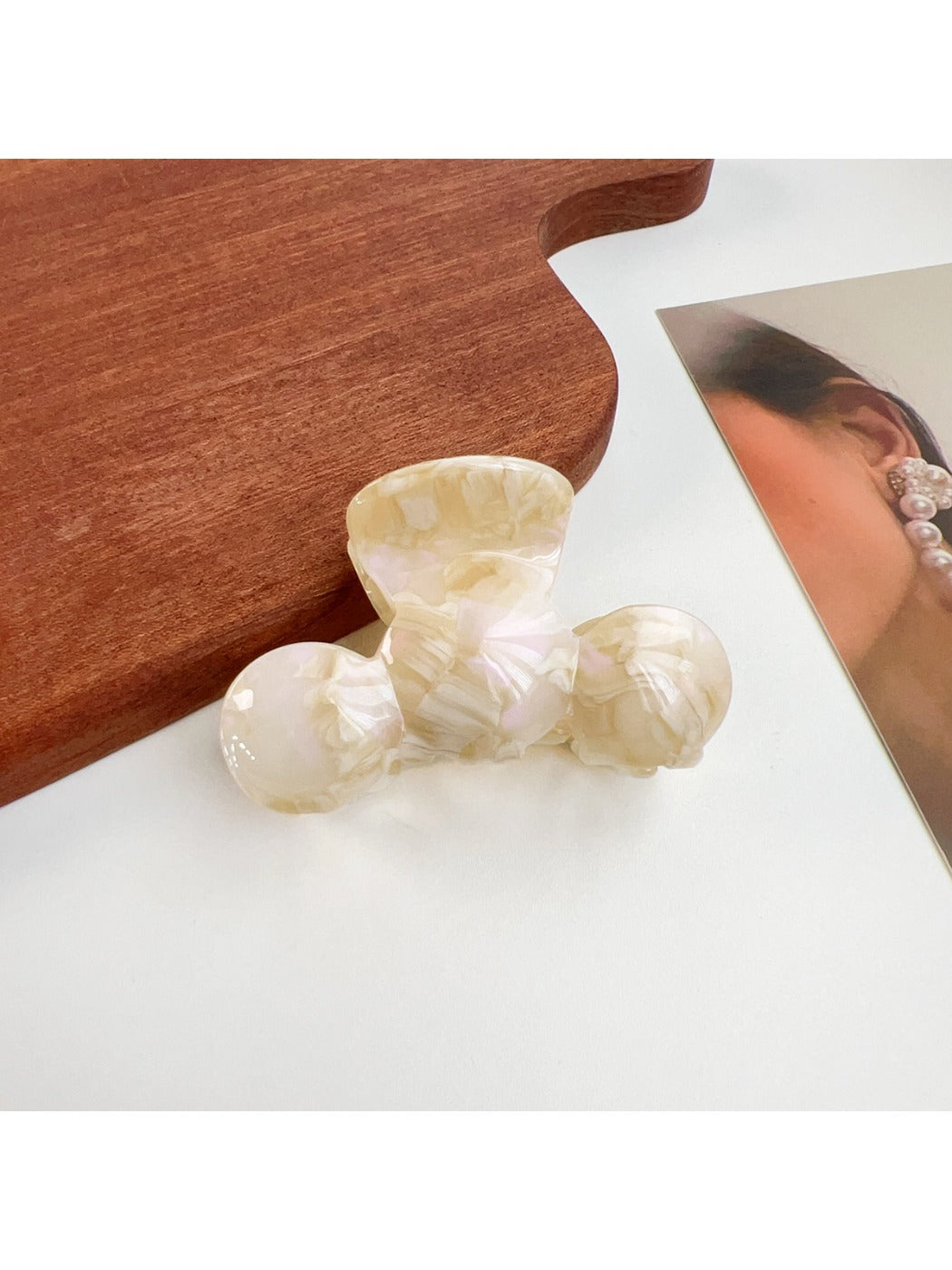 Beau elegant wavy hair claw clip in dark brown tortoiseshell pattern