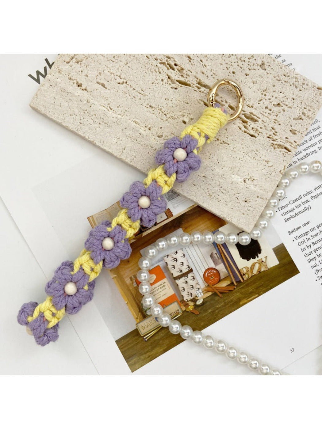 Keypus - Crochet Daisy Flower Keychain