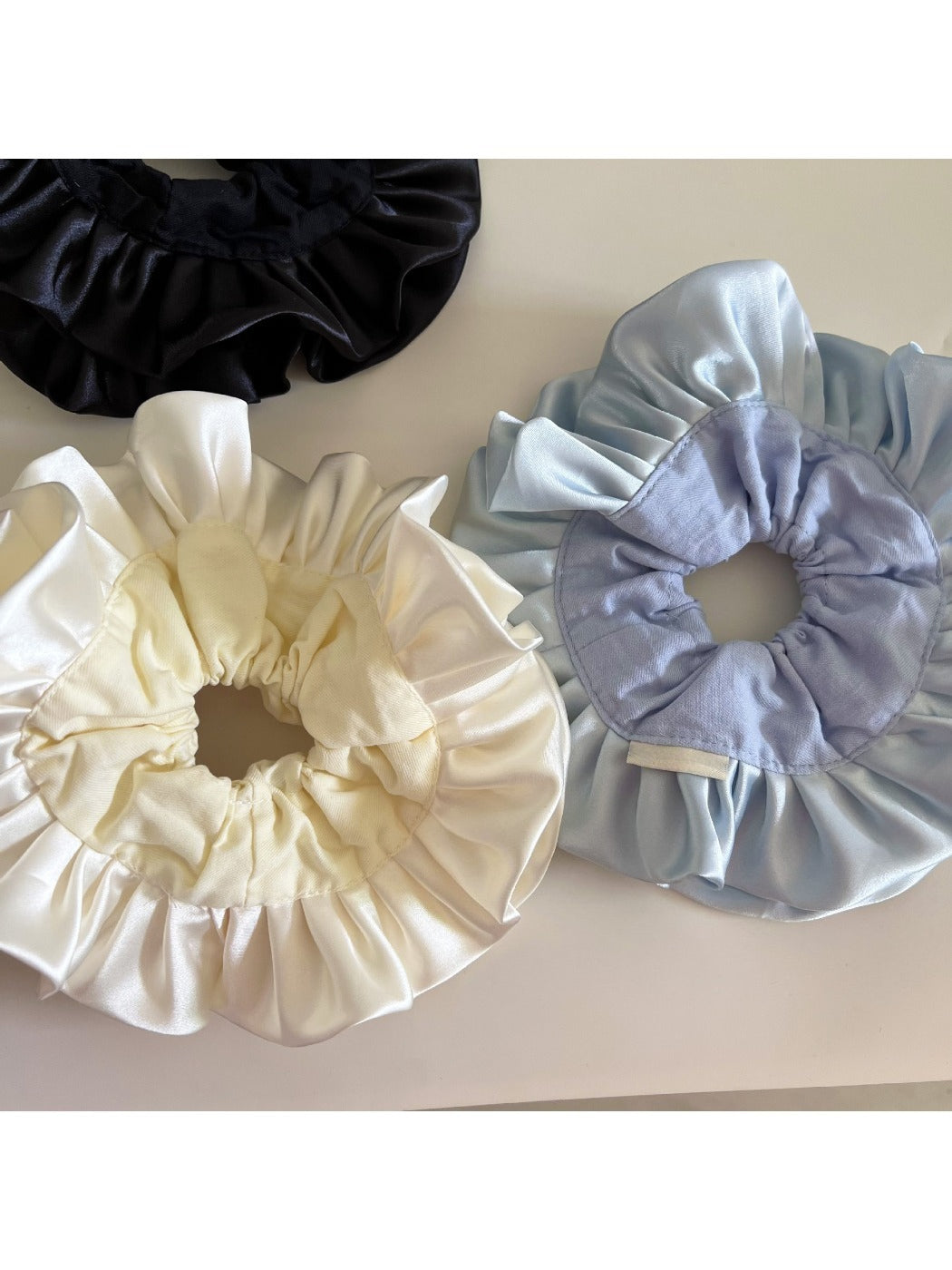 Gifty - Elegant Ruffled Scrunchie Hair Tie