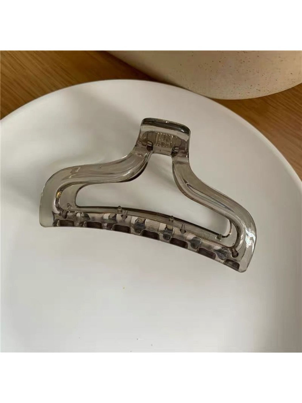 Beau - Transparent Fish Tail Claw Clip