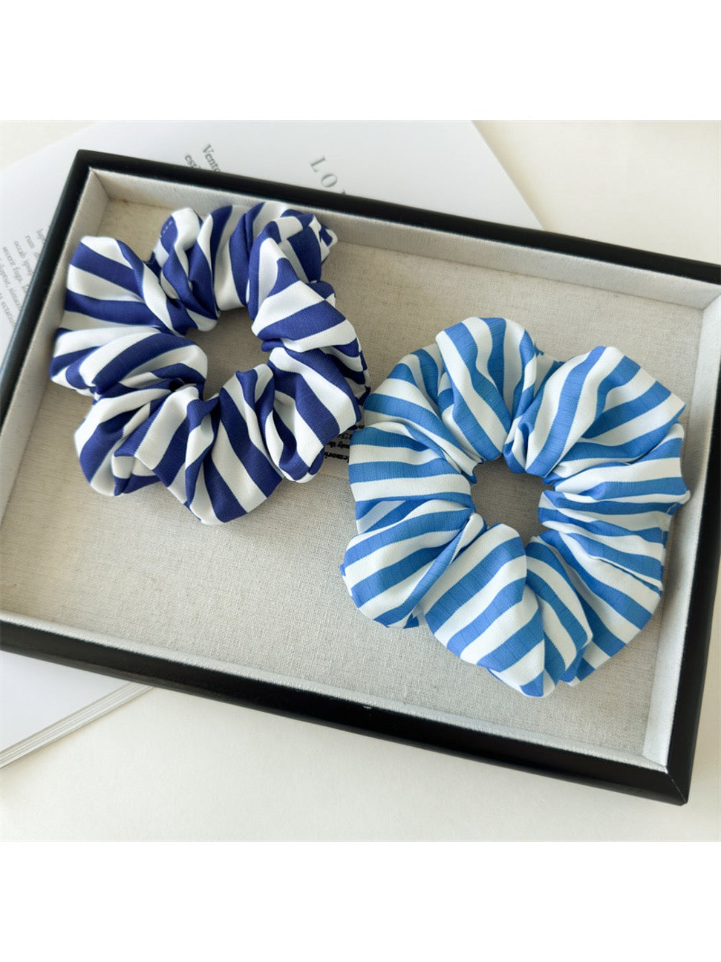 Gifty - Striped Scrunchie Hair Tie