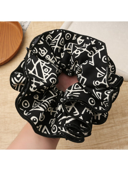 Gifty - Elegant Fashion Art Scrunchie