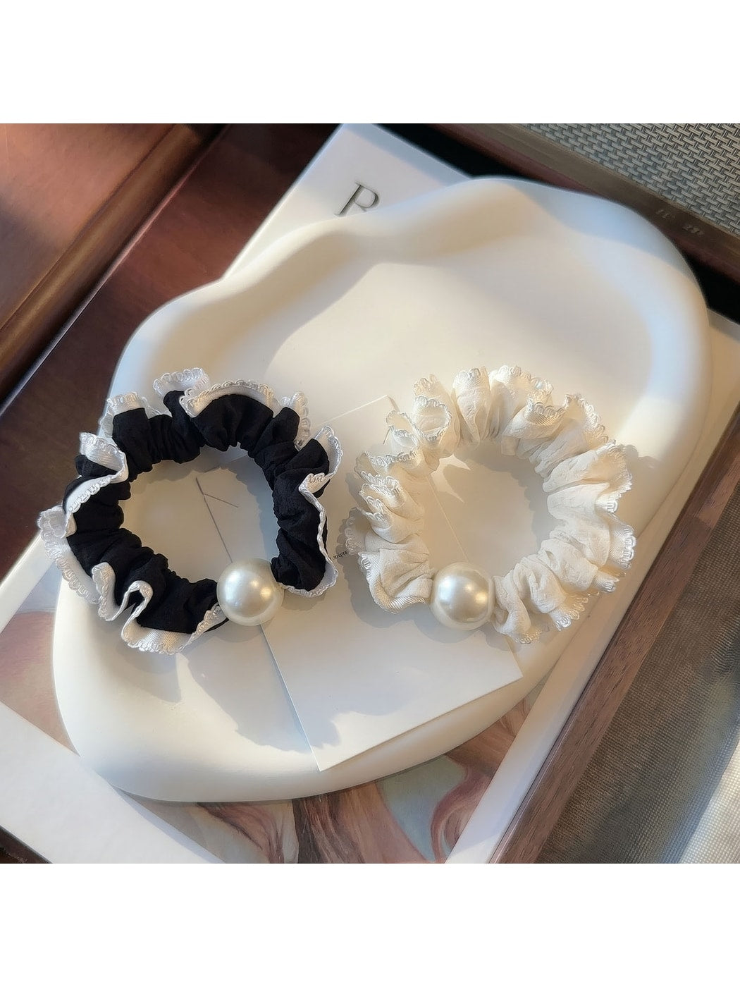 Gifty - Ruffle Trim Knit Finish Elastic Scrunchie