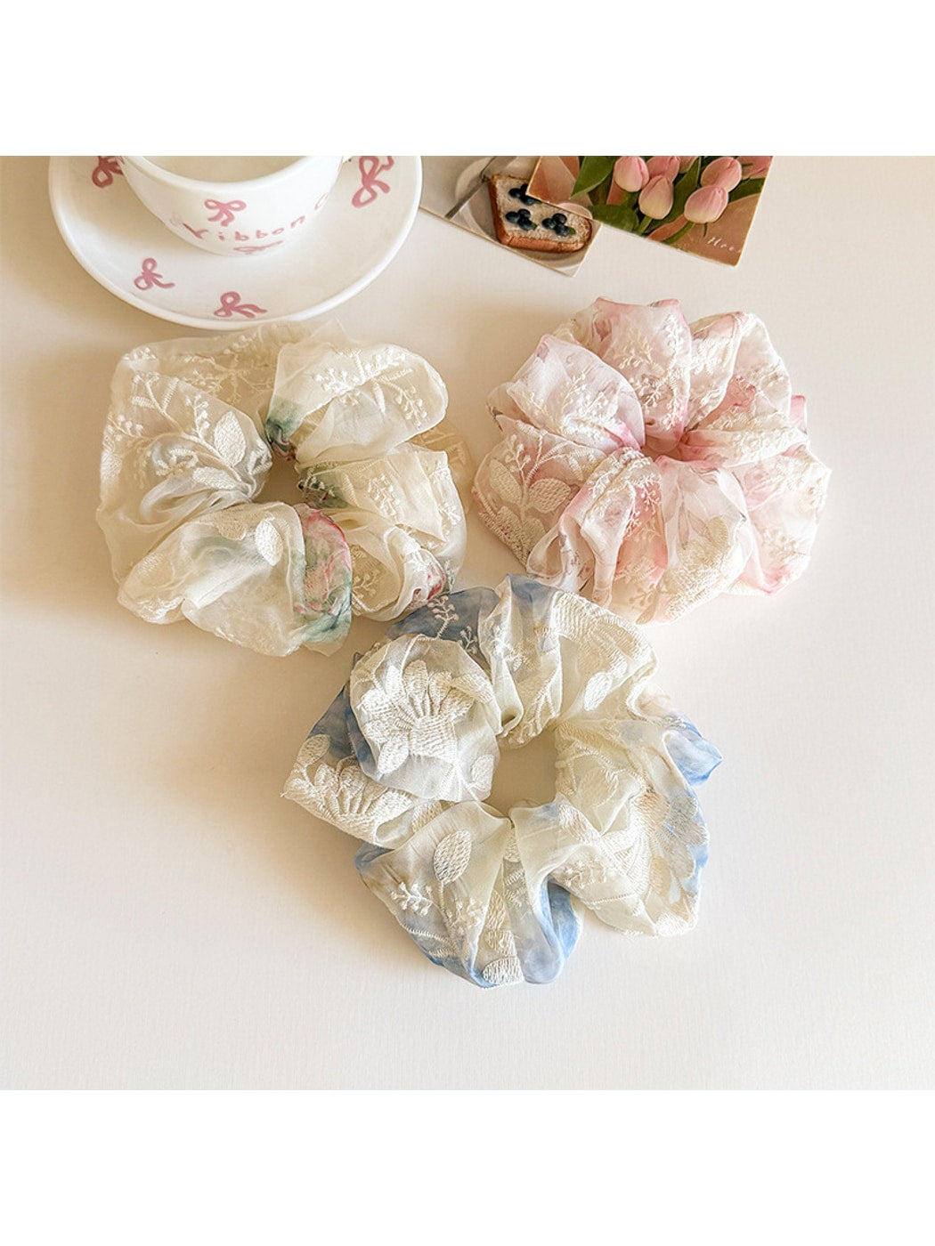 Gifty - Floral Embroidered Lace Detail Fabric Scrunchie