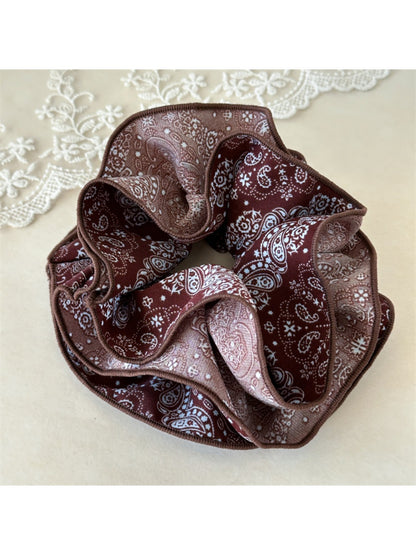 Gifty - Vintage Fabric Paisley Scrunchie
