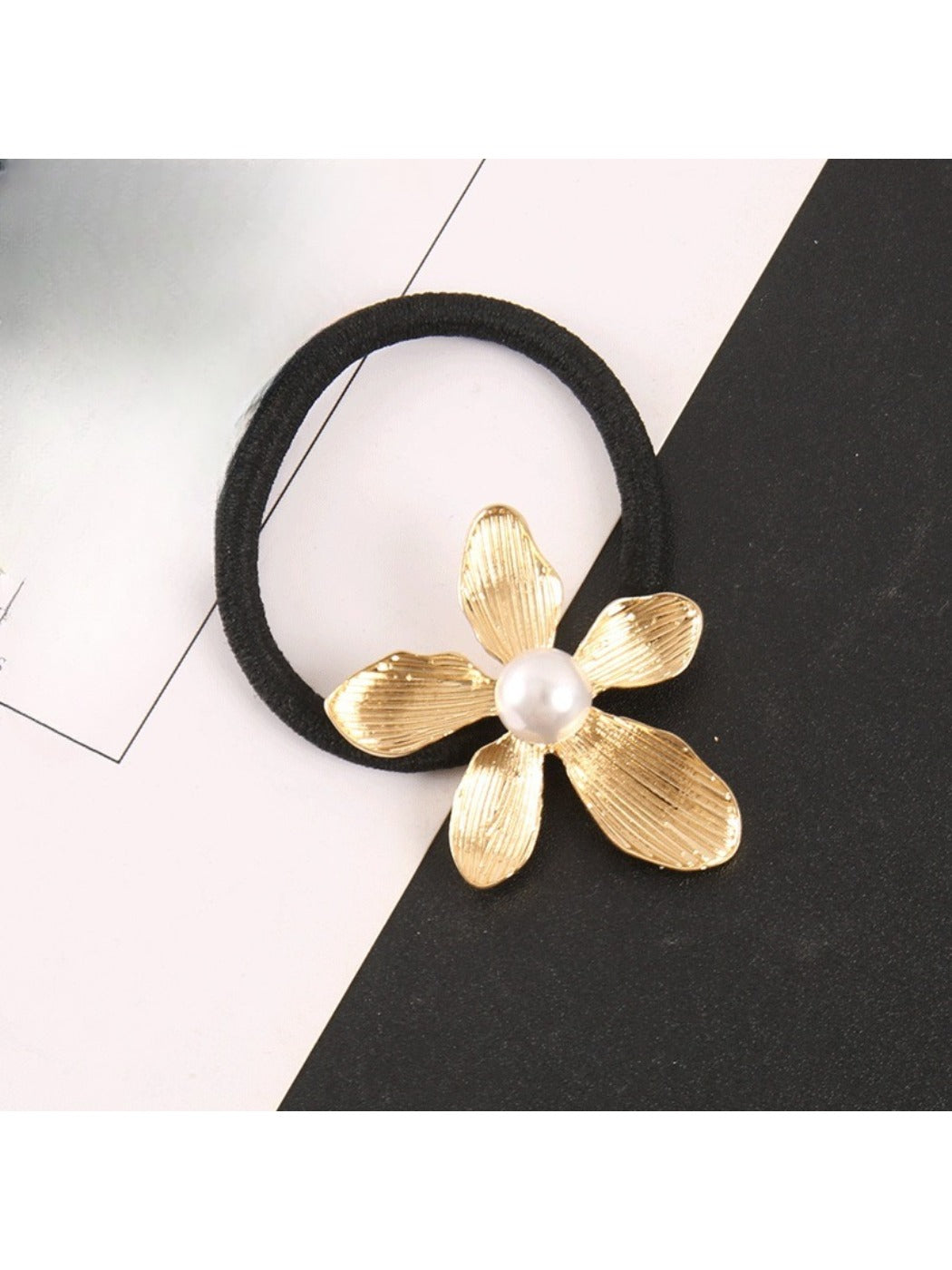 Gifty - Adorable Flower-Shaped Hair Tie