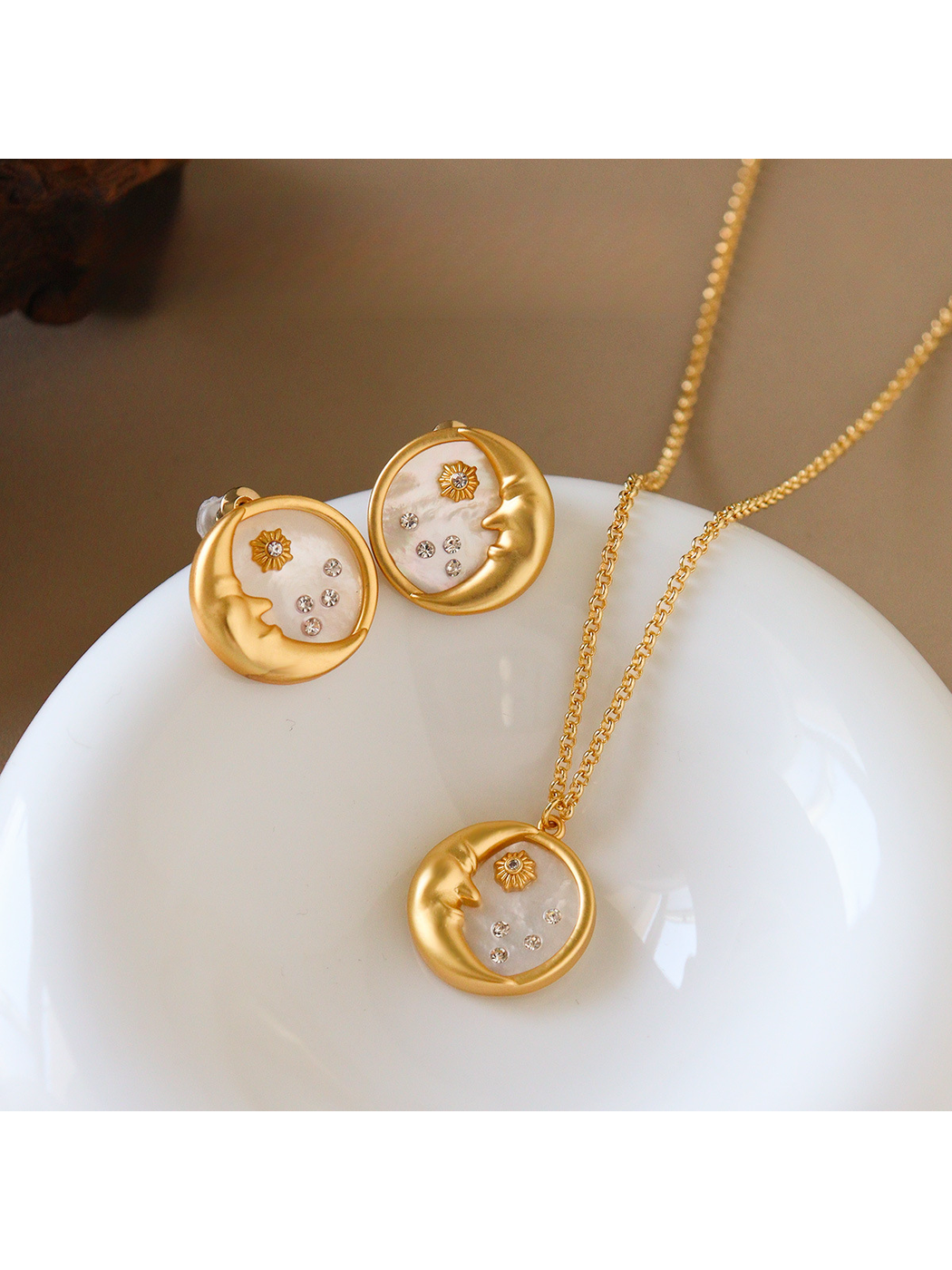 Earedge - Geometric Moon Detail Alloy Earrings