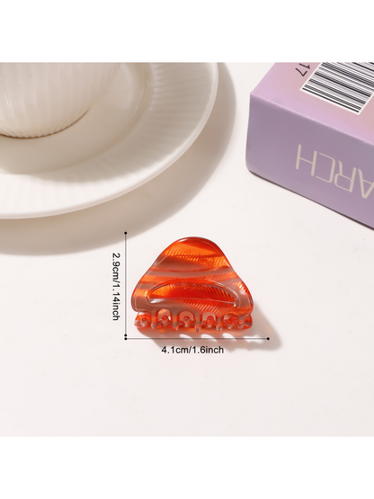 Beau - Small Triangle Textured Openwork Claw Clip